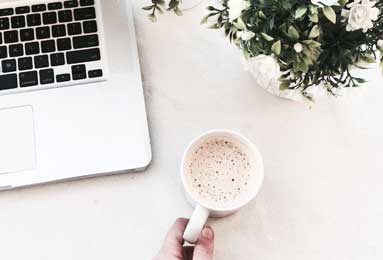 英雄联盟直播-约基奇四分卫式精准长传，助队友轻松上演空篮得分